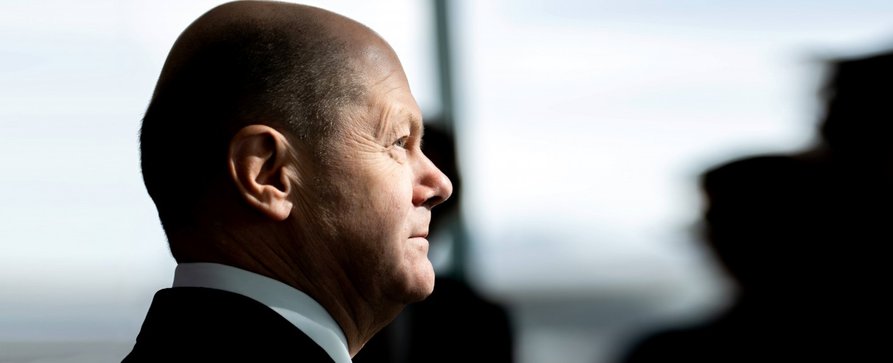 „Olaf Scholz“: Neue dreiteilige ARD-Doku über „Schicksalsjahre eines Kanzlers“ – Nachfolger des Fünfteilers über die Amtszeit von Angela Merkel – Bild: rbb/​IMAGO/​Political Moment