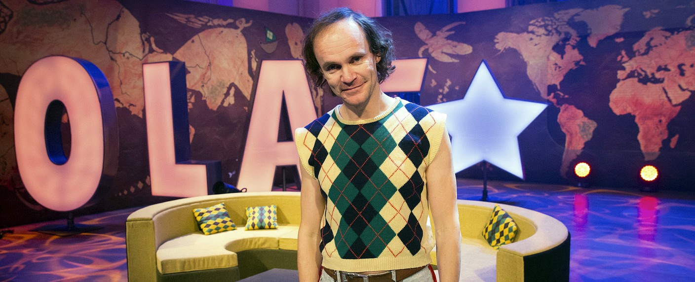 „Olafs Klub“: OIaf Schubert präsentiert neue Stand-up-Comedyshow – „Comedy and more und mehr“ im MDR – Bild: MDR/​Andreas Wünschirs
