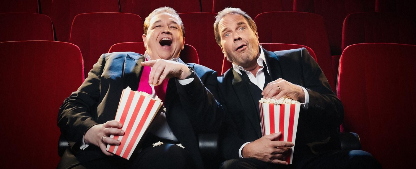 „SchleFaZ“: Das sind die Trash-Filme der Adventsfolgen – Handkantenspezialisten, Superandroiden und Amphibienmonster „versüßen“ die Zeit vor Weihnachten – Bild: RTL