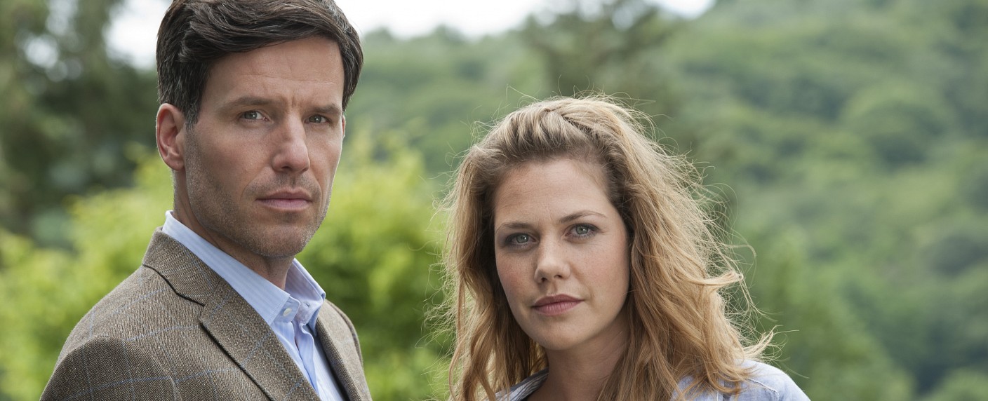 „Böser Wolf“: Sendetermin für „Taunuskrimi“-Zweiteiler im ZDF – Felicitas Woll und Tim Bergmann ermitteln wieder im Januar – Bild: ZDF/​Andrea Enderlein