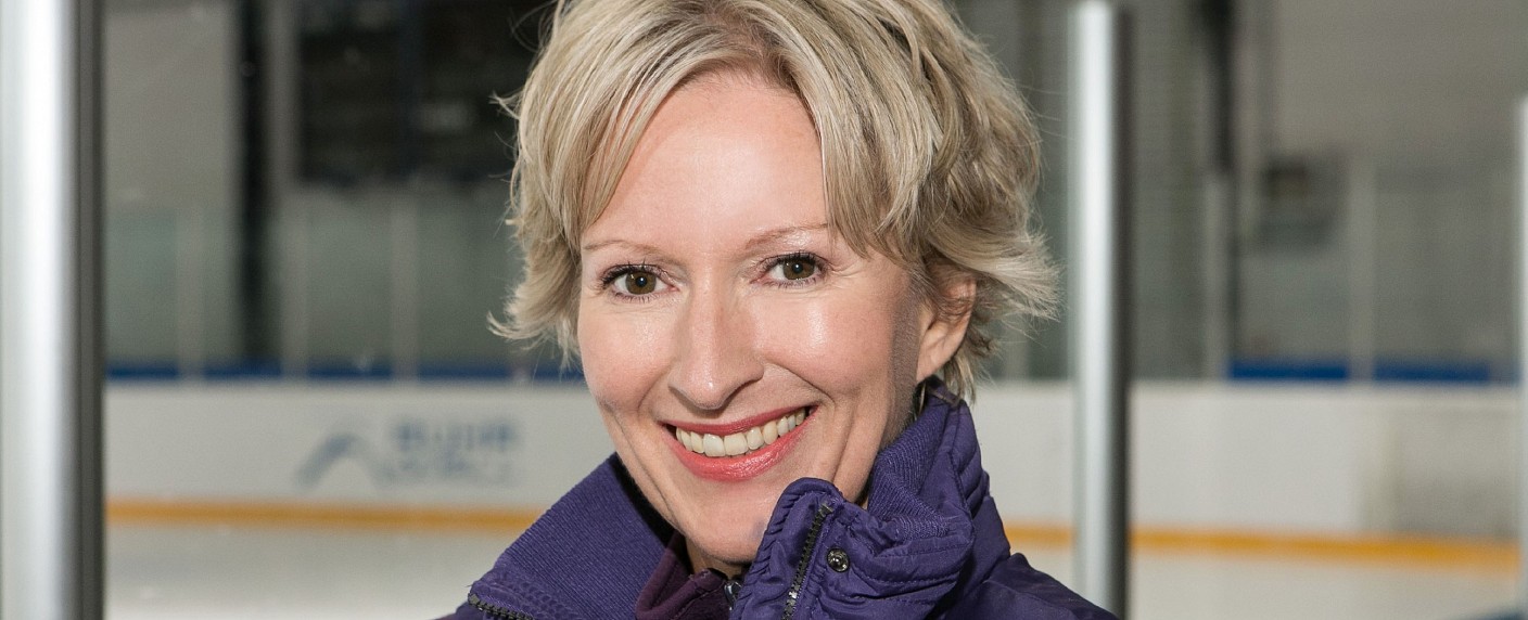 „Alles was zählt“: Olivia Augustinski stößt als Eislauf-Trainerin zur RTL-Soap – ‚Caroline Retzmann‘ hat ihren ersten Auftritt im Oktober – Bild: RTL/​Kai Schulz