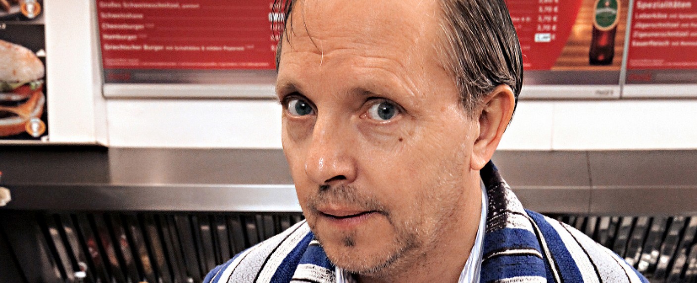 „Dittsche“ kehrt zurück auf den Sonntagabend – Neue Folgen ab April im WDR – Bild: WDR/​Beba Franziska Lindhorst