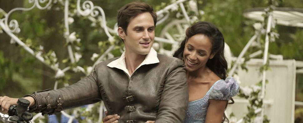 „Once Upon a Time“: Henry Mills (Andrew J. West) und Cinderella (Dania Ramirez) – Bild: MG RTL D / © 2017 American Broadcasting Companies, Inc. All rights reserved.