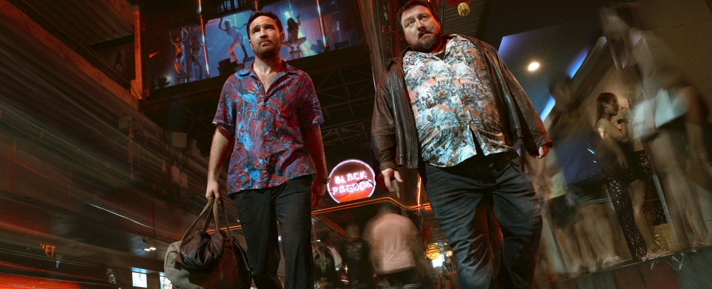 „Crooks“: Dreharbeiten zu Staffel 2 des Netflix-Gangsterdramas in vollem Gange – Frederick Laus Charly erkundet mit Bangkok neues Setting – Bild: Netflix