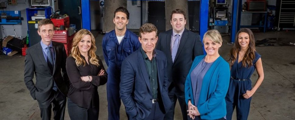 Der Cast der ersten Staffel von „Ordinary Lies“ – Bild: BBC