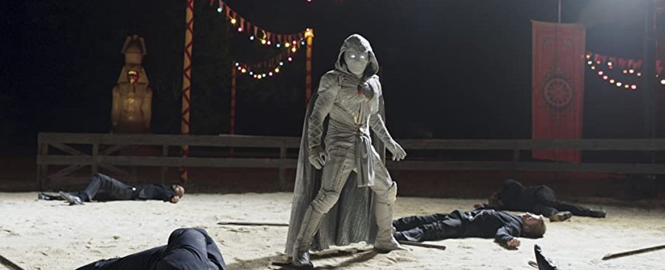 Oscar Isaac im Kostüm als „Moon Knight“ – Bild: Marvel Studios 2022