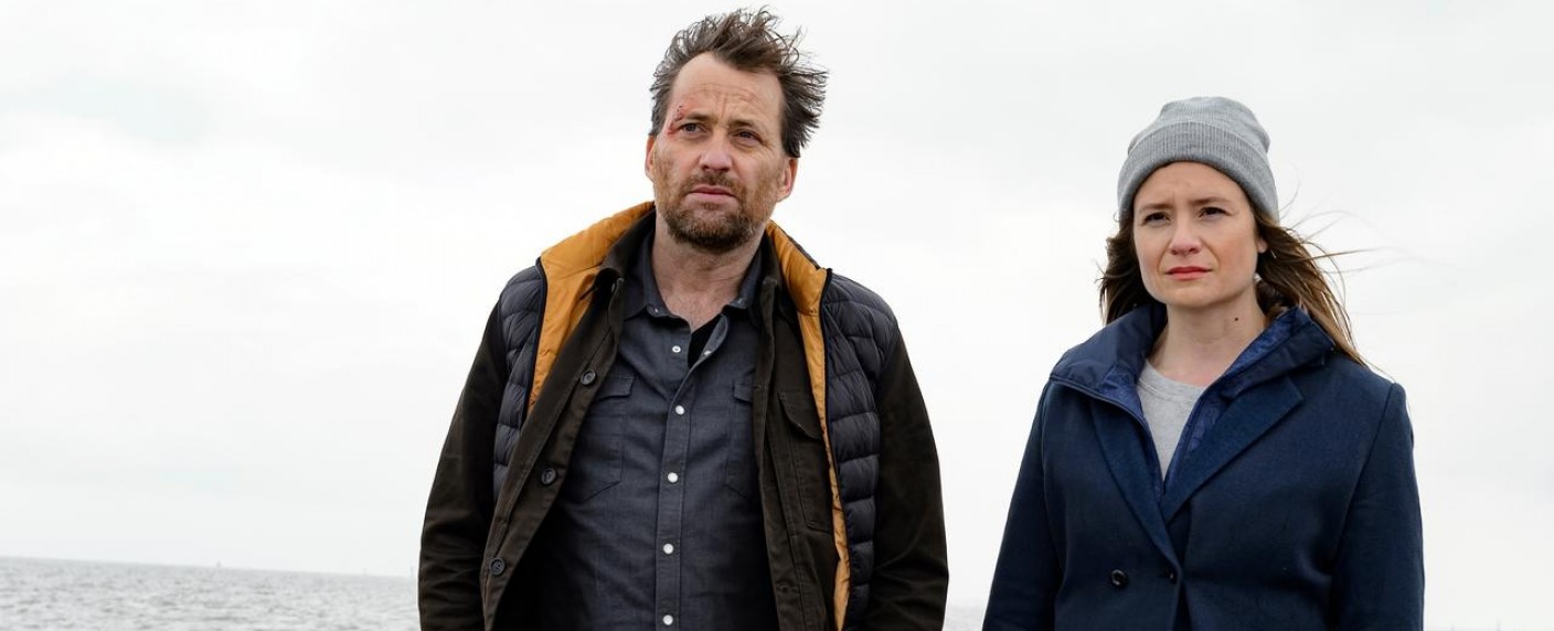 „Ostfriesenangst“: Nächster „Ostfrieslandkrimi“ mit Julia Jentsch im ZDF – Neue Bestsellerverfilmung der Klaus-Peter-Wolf-Krimis – Bild: ZDF/​Sandra Hoever