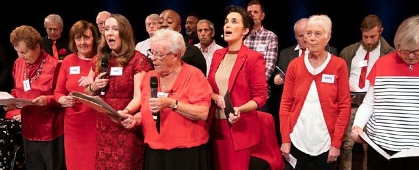 „Der Demenz-Chor“: ZDF adaptiert BBC-Prestigeformat – Menschen mit Demenz wollen ein Konzert geben – Bild: BBC