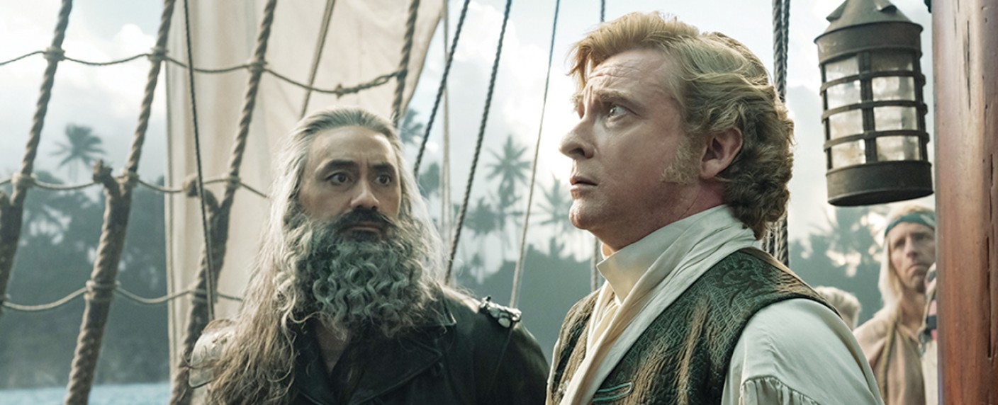 „Our Flag Means Death“: Zweite Staffel findet ihren deutschen Hafen – Abschließende Folgen mit Taika Waititi und Rhys Darby – Bild: Max Originals