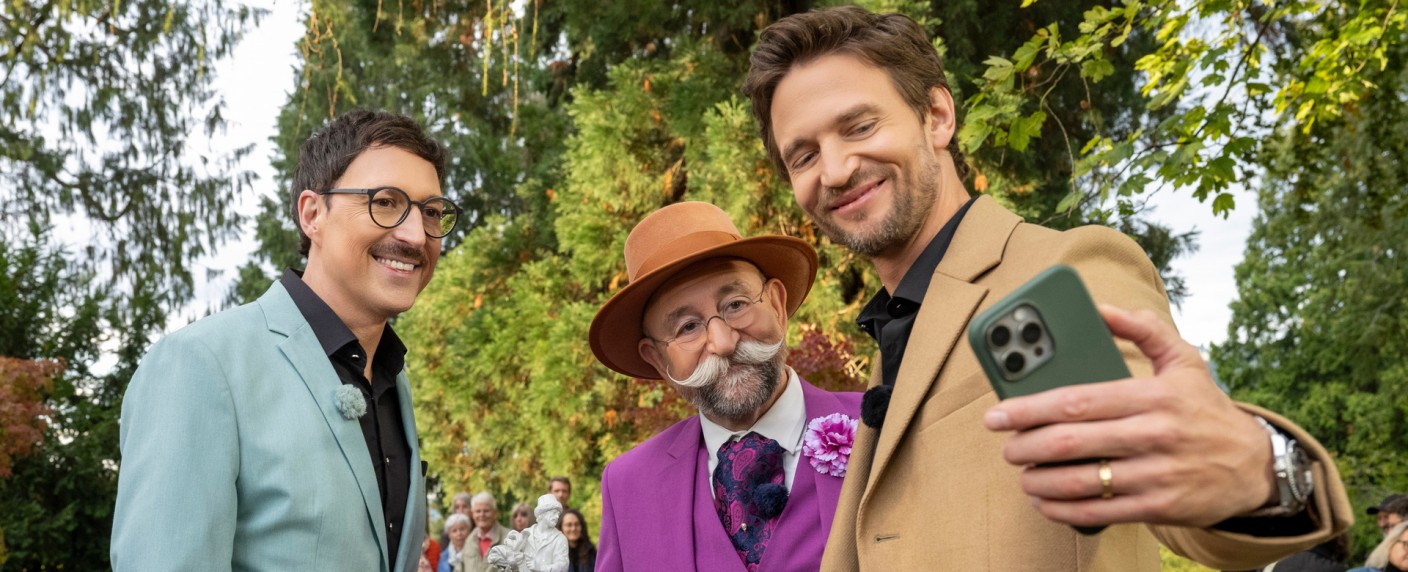 „Bares für Rares“: Frühlingsgefühle in neuem Primetime-Special – „Ku’damm 56“-Star veräußert zerbrechliche Rarität – Bild: ZDF/​Sascha Baumann