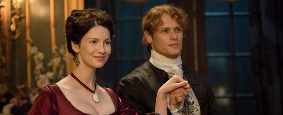 Claire (Caitriona Balfe) und Jaime (Sam Heughan) finden sich in der zweiten Staffel von „Outlander“ in Paris wieder – Bild: Starz