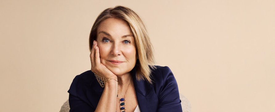 Apple TV versucht sich als Matchmaker mit erstem Datingformat – Beziehungsratgeberin Esther Perel verkuppelt Singles in „The Last Person on Earth“ – Bild: Apple TV