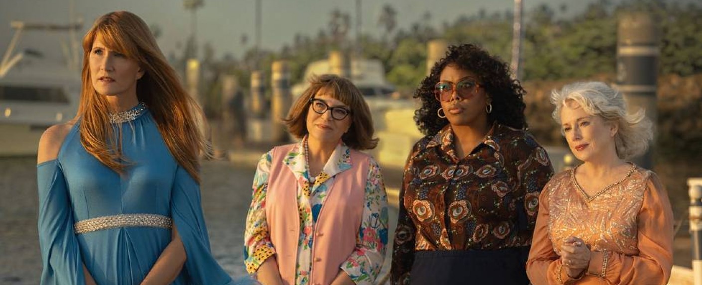 [UPDATE] „Palm Royale“: Trailer zur zweiten Staffel der Comedy – Kirsten Wiig und Laura Dern spinnen wieder Intrigen in den 60ern – Bild: Apple TV+