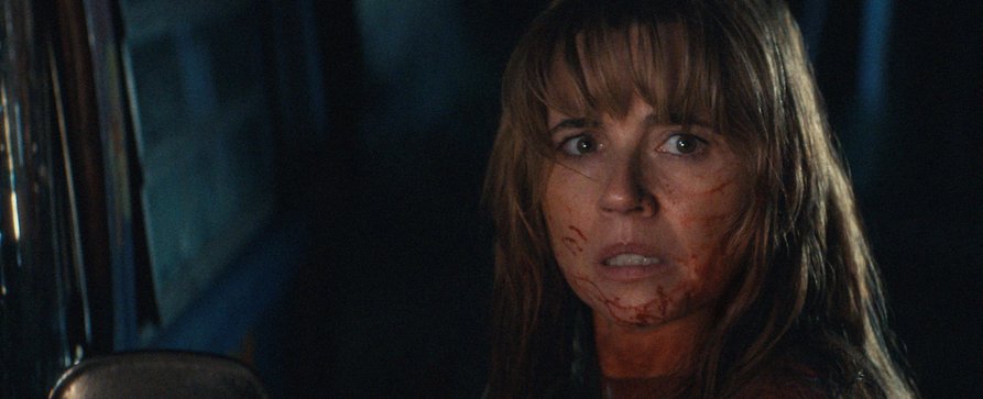 „Crystal Lake“: Mama Voorhees füttert den Bären – Review – Prequel zu blutigem „Freitag, der 13.“-Franchise zwischen Traumageschichte, Wahn und grotesken Exzessen – Bild: Peacock „Crystal Lake“: Mama Voorhees füttert den Bären – Review – Prequel zu blutigem „Freitag, der 13.“-Franchise zwischen Traumageschichte, Wahn und grotesken Exzessen – Bild: Peacock