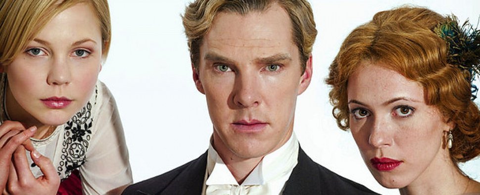 Gentleman Christopher Tietjen (Benedict Cumberbatch) steht zwischen zwei Frauen in „Parade’s End“ – Bild: BBC