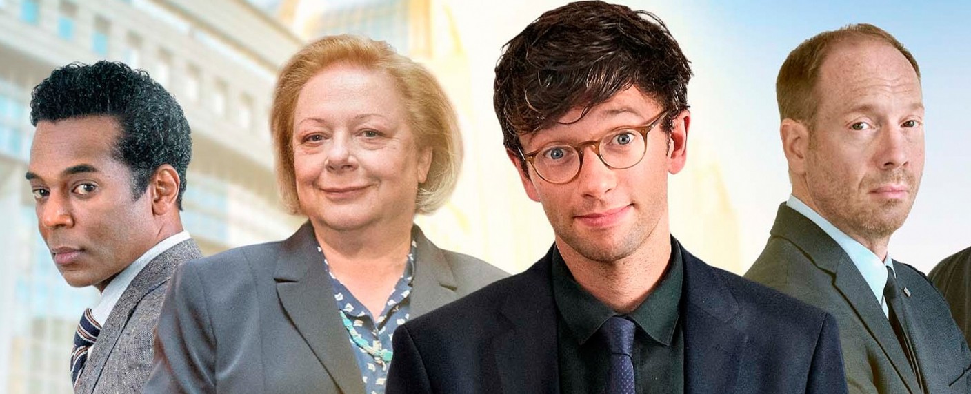 EU-Satire „Parlament“ meldet sich mit dritter Staffel zurück – Rückkehr von „Bauerfeind“ und weitere Highlights im kommenden One-Programm – Bild: WDR/​Esther Schwarz/​Benoît Linder/​Maxim Burgun