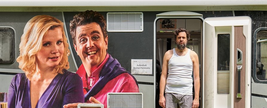 [UPDATE] „Pastewka“: Free-TV-Premiere der Staffeln 8 bis 10 in Sicht – Comedy Central zeigt Serie mit Bastian Pastewka in der Rolle seines Lebens – Bild: Amazon Inc.