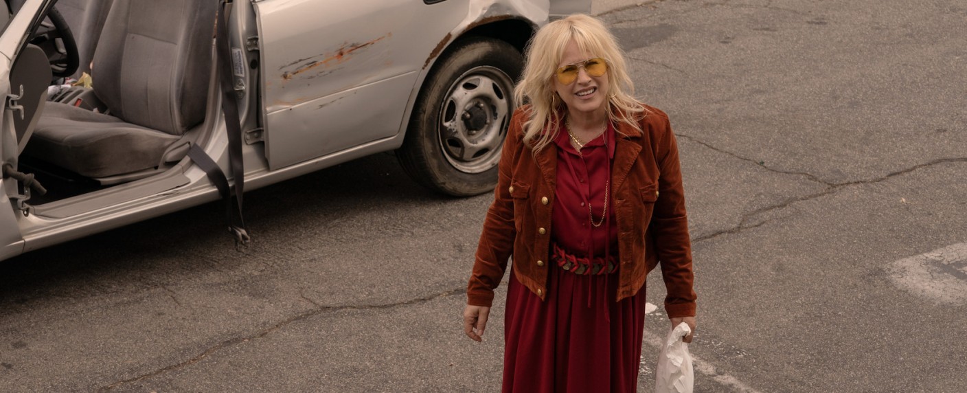 [UPDATE] Patricia Arquette („CSI: Cyber“) versucht sich in Dark Comedy als Privatermittlerin – Trailer für neue Dark Comedy „The Desert“ – Bild: Apple TV+