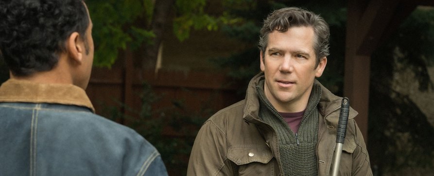 „Colin from Accounts“-Star Patrick Brammall wird zu „The Dispatcher“ – Streaming-Adaption des Thriller-Romans „Der Cop“ – Bild: CBS