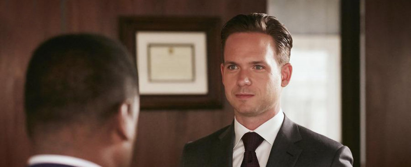 „Suits“-Star Patrick J. Adams führt „Lockerbie“-Cast bei BBC-Netflix-Serie an – Miniserie bereitet 36 Jahre später den schweren Terroranschlag auf – Bild: USA Network