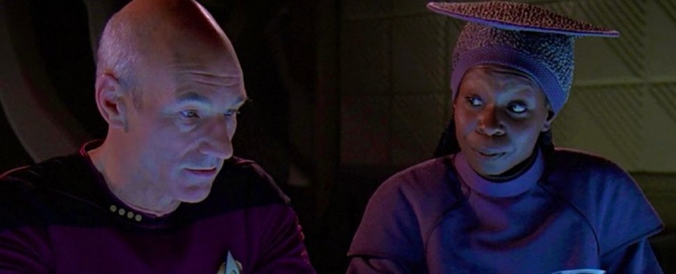 Patrick Stewart und Whoopi Goldberg in „Raumschiff Enterprise – Das nächste Jahrhundert“ – Bild: Paramount