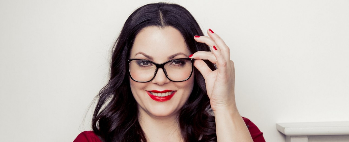 Paula kommt mit „Tagesfrau“ – Kurzformat mit Frauengeschichten zum zehnjährigen sixx-Jubiläum – Bild: sixx/​Jens Koch