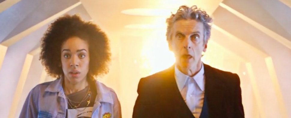 Treten gemeinsam ab: Pearl Mackie un Peter Capaldi bei „Doctor Who“ – Bild: BBC