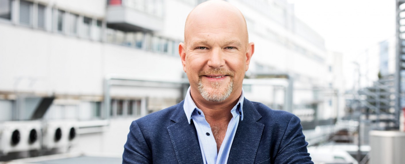 „Achtung Abzocke“: Peter Giesel meldet sich bei Kabel Eins zurück – RTL Zwei zeigt neue Folgen von „Die Schnäppchenhäuser“ – Bild: Kabel Eins/​Stefan Hobmaier