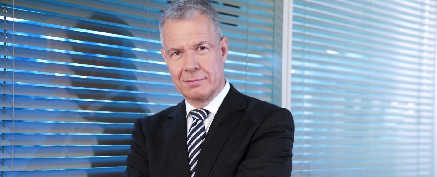 Vertragsverlängerung: Peter Kloeppel bleibt RTL vier weitere Jahre erhalten – Seit 1992 News-Anchor bei „RTL Aktuell“ – Bild: TVNOW /​ Stefan Gregorowius