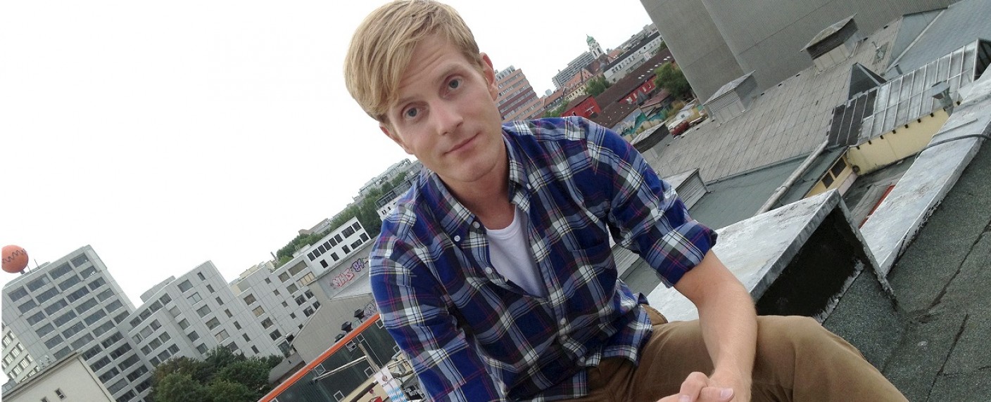 Philipp Walulis kehrt mit neuer Late-Night-Show ins Fernsehen zurück – „Walulis Woche“ und „Die Pierre M. Krause Show“ sonntagabends im SWR – Bild: SWR/​Chris Fay