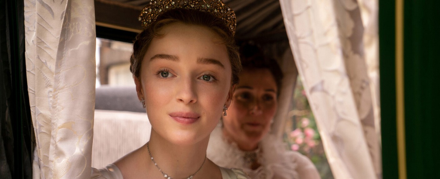 „Bridgerton“-Star Phoebe Dynevor in geplanter Amazon-Serie „Exciting Times“ – Dreiecksbeziehung nach Naoise Dolans Debütroman – Bild: Netflix