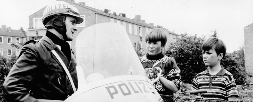 „Polizeifunk ruft“: Karl-Heinz Hess (l.) als Wachtmeister Hartmann – Bild: NDR/RB