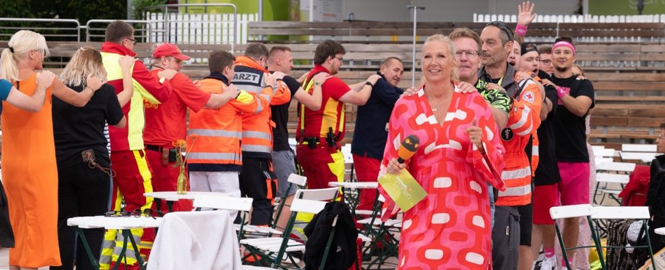 Polonaise im Mallorca-„Fernsehgarten“ nach dem Unwetter – Bild: ZDF