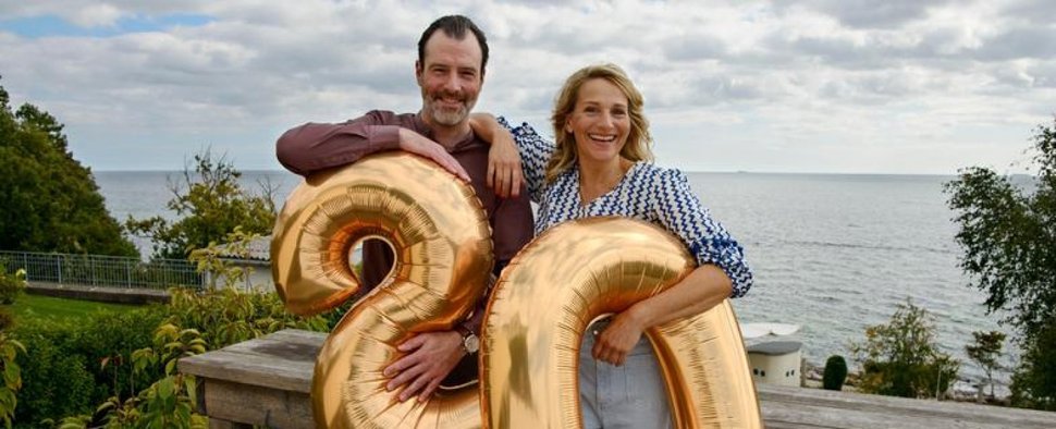 Bernhard Piesk und Tanja Wedhorn feiern die 20. Folge – Bild: ARD Degeto/Arnim Thomaß
