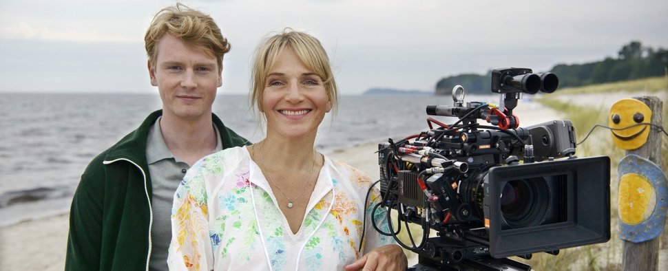 Nora Kaminski (Tanja Wedhorn) mit ihrem Sohn Kai (Lukas Zumbrock) – Bild: ARD Degeto Film/Arnim Thomaß