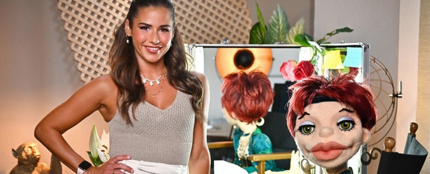 „Pretty in Plüsch“: Sat.1 lässt Promis mit Puppen singen – Sarah Lombardi und Hans Sigl in der Jury – Bild: Sat.1/​Willi Weber