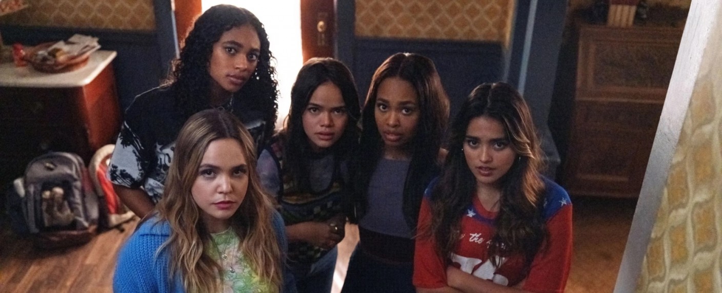 „Pretty Little Liars: Original Sin“: Neuer Trailer zur Fortsetzung des Serienhits – Spin-Off geht bei HBO Max an den Start – Bild: HBO Max