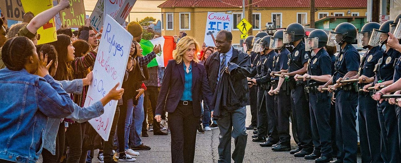 „Tommy“: Neue Serie mit Edie Falco („Die Sopranos“) kommt nach Deutschland – „Nurse Jackie“ wird zur Polizeichefin in Los Angeles – Bild: Cliff Lipson/​CBS