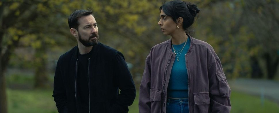„Fear“ mit Martin Compston (l.) und Anjli Mohindra – Bild: Amazon Prime Video