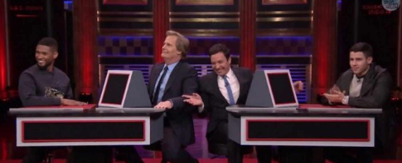 Jimmy Fallon, Jeff Daniels und Usher spielen „Die Pyramide“ – US-Promis traten in der „Tonight Show“ gegeneinander an – Bild: NBC
