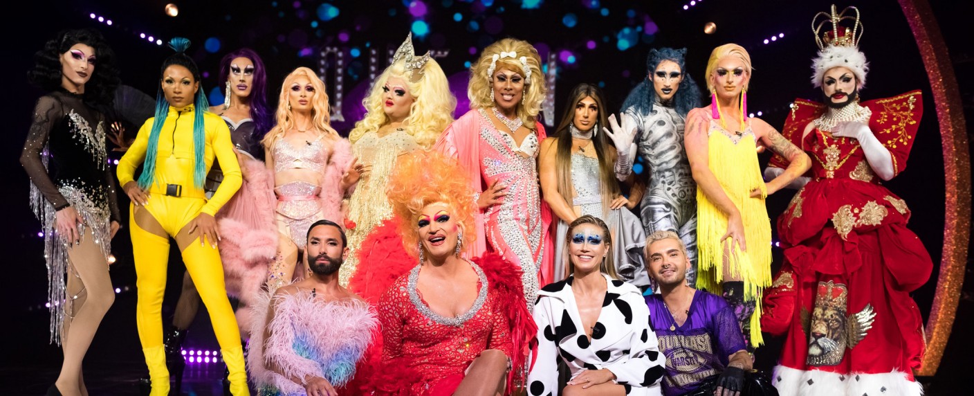 „Queen of Drags“: Von zehn Männern, die Frauenkleider anzogen, um Toleranz zu lehren – Review – Auf den Spuren von „RuPaul’s Drag Race“ beschreitet ProSieben eigene Wege – Bild: ProSieben/​Martin Ehleben