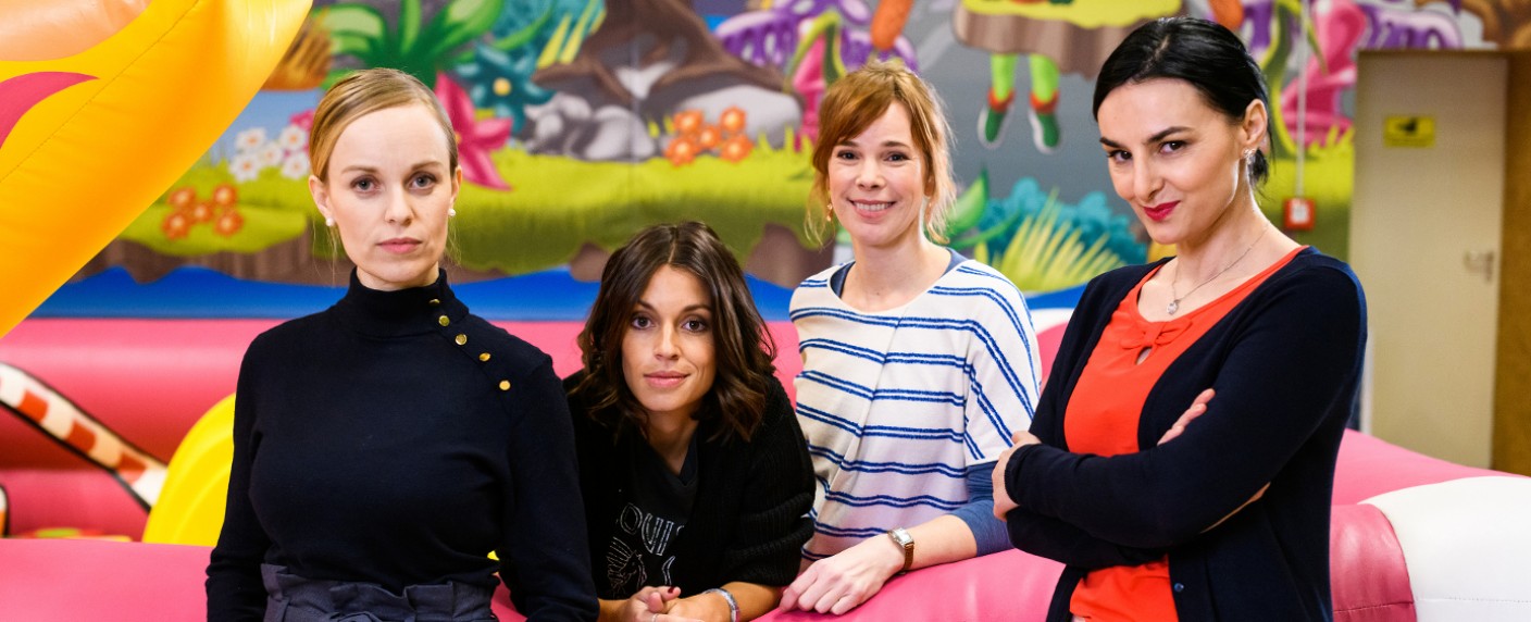 „Rabenmütter“: Sat.1 reicht restliche Folgen nach – Verspätete Ausstrahlung der Sketchcomedy – Bild: Sat.1/​Willi Weber