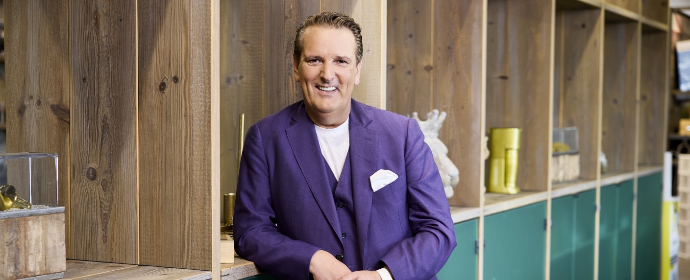 „Die Höhle der Löwen“-Investor Ralf Dümmel sucht in Sat.1 „Die Millionenidee“ – Bällchensender sichert sich Unternehmer für eigene Gründershow – Bild: Joyn/​Marc Rehbeck