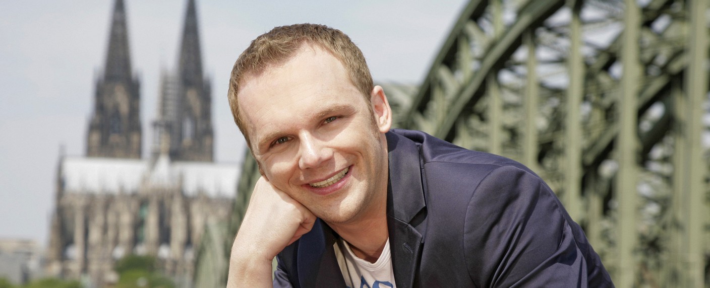 WDR dreht „Dinner for One“ mit Ralf Schmitz und Annette Frier – Neuauflage des Silvesterklassikers „op Kölsch“ – Bild: WDR/​Dirk Borm