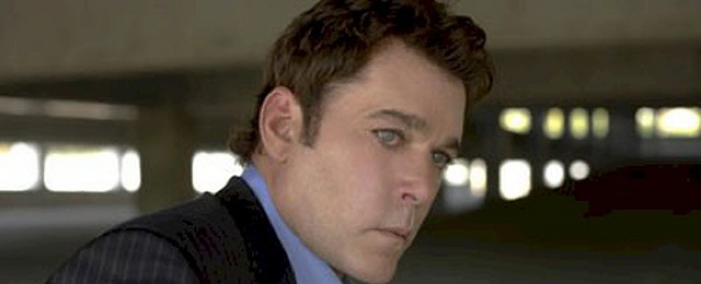 „Shades of Blue“: Ray Liotta und Drea de Matteo neben Jennifer Lopez – Auch Warren Kolbe und Vincent Laresca verpflichtet, Barry Levinson übernimmt Regie – Bild: Warner Bros. Television