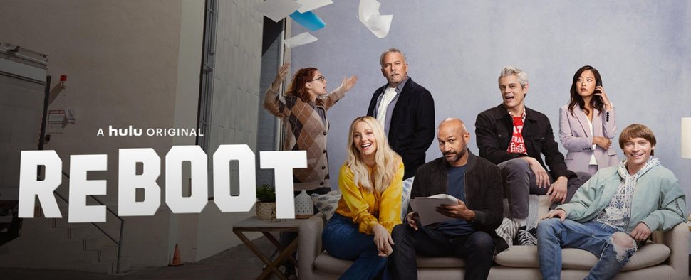 "Reboot": Medien-Satire des "Modern Family"-Schöpfers geht nicht auf – Review – Steve Levitans Blick hinter die Serienkulissen verschwendet reichhaltige Zutaten – Bild: Hulu