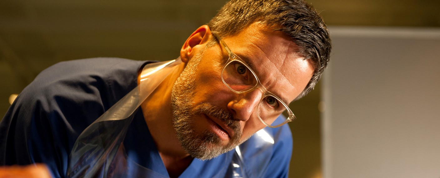 Quoten: Sat.1-Thriller „Zersetzt“ interessiert vorwiegend Ältere, ARD-Serien siegen ungefährdet – ProSieben überzeugt nur mit „Galileo Big Pictures“, VOX geht mit „Ewigen Helden“ unter – Bild: Sat.1/​Britta Krehl