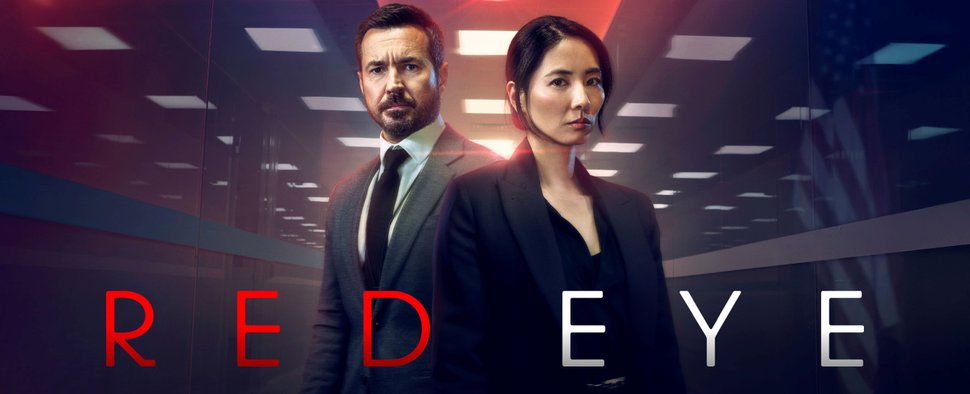 Clay Brody (Martin Compston, l.) und DS Hana Li (Jing Lusi) in der zweiten Staffel von „Red Eye“ – Bild: Sony Pictures Entertainment