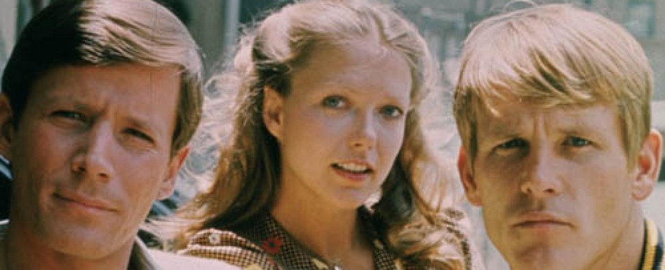 Nick Nolte (r.) knüpft an seinen Durchbruch in „Reich und arm“ von 1976 an und kehrt in „Gracepoint“ zurück zur TV-Serienproduktion – Bild: A&E Home Video