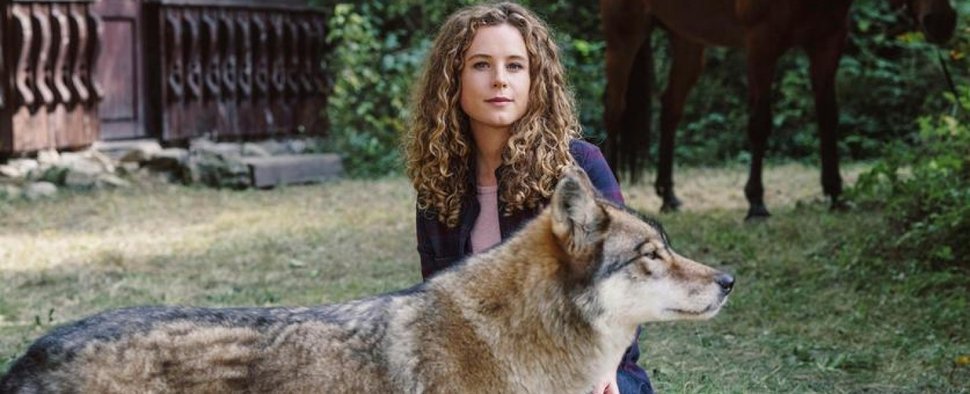 Rike (Klara Deutschmann) kümmert sich in der neuen Folge um Wölfe – Bild: ARD Degeto/Hendrik Heiden